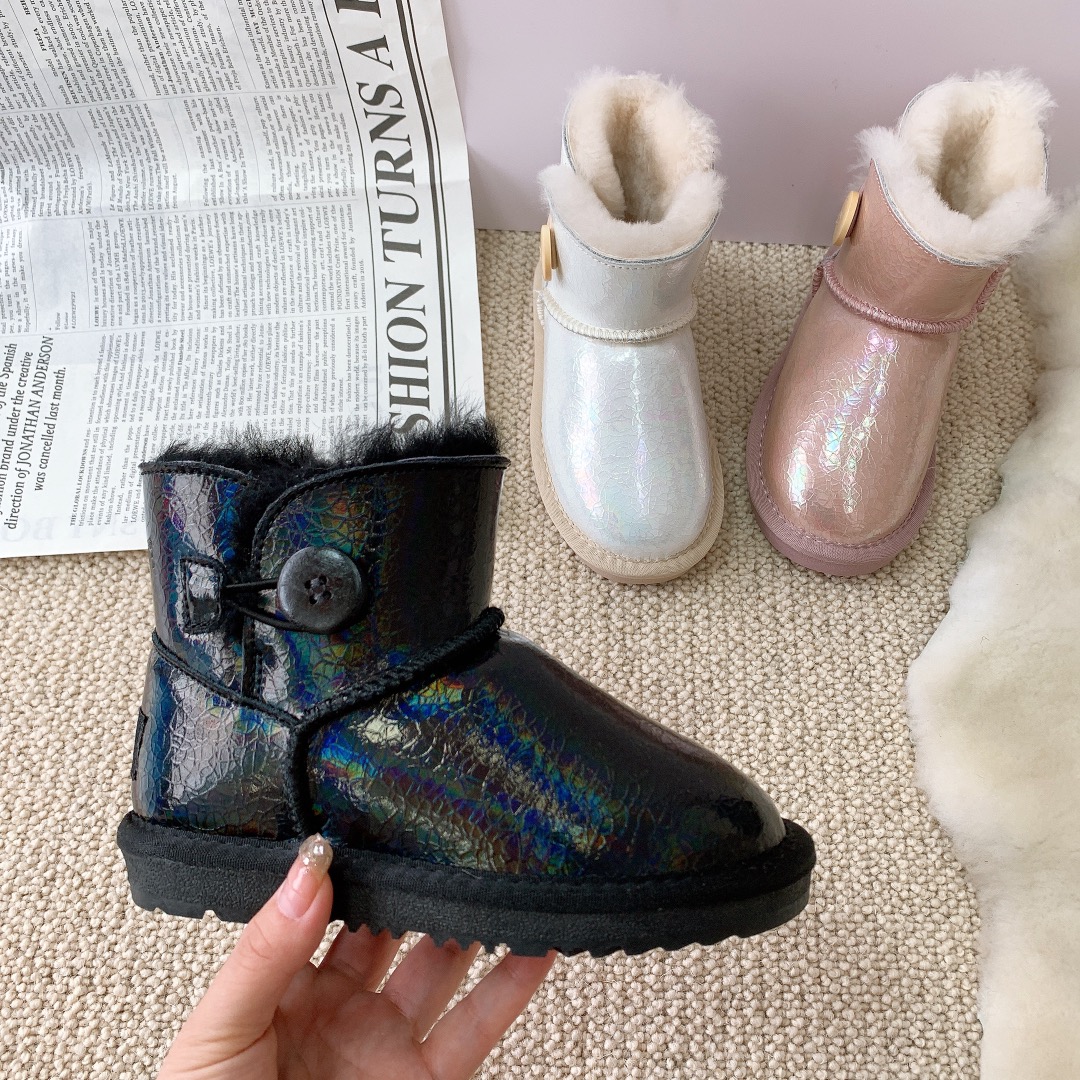 图片[3]-UGG羊毛雪地靴 镭射木扣系列三色～ 材质：头层牛皮压花➕羊毛，防滑牛筋底 ✦既可以时尚好看，也可以防水防污☝🏻 尺码：童25-35-选品中心