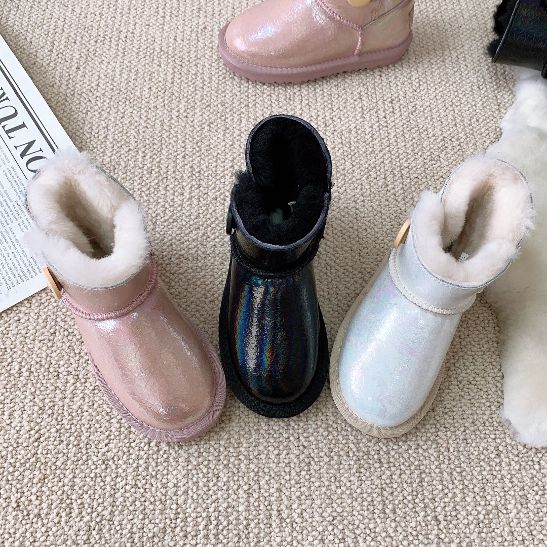 图片[4]-UGG羊毛雪地靴 镭射木扣系列三色～ 材质：头层牛皮压花➕羊毛，防滑牛筋底 ✦既可以时尚好看，也可以防水防污☝🏻 尺码：童25-35-选品中心