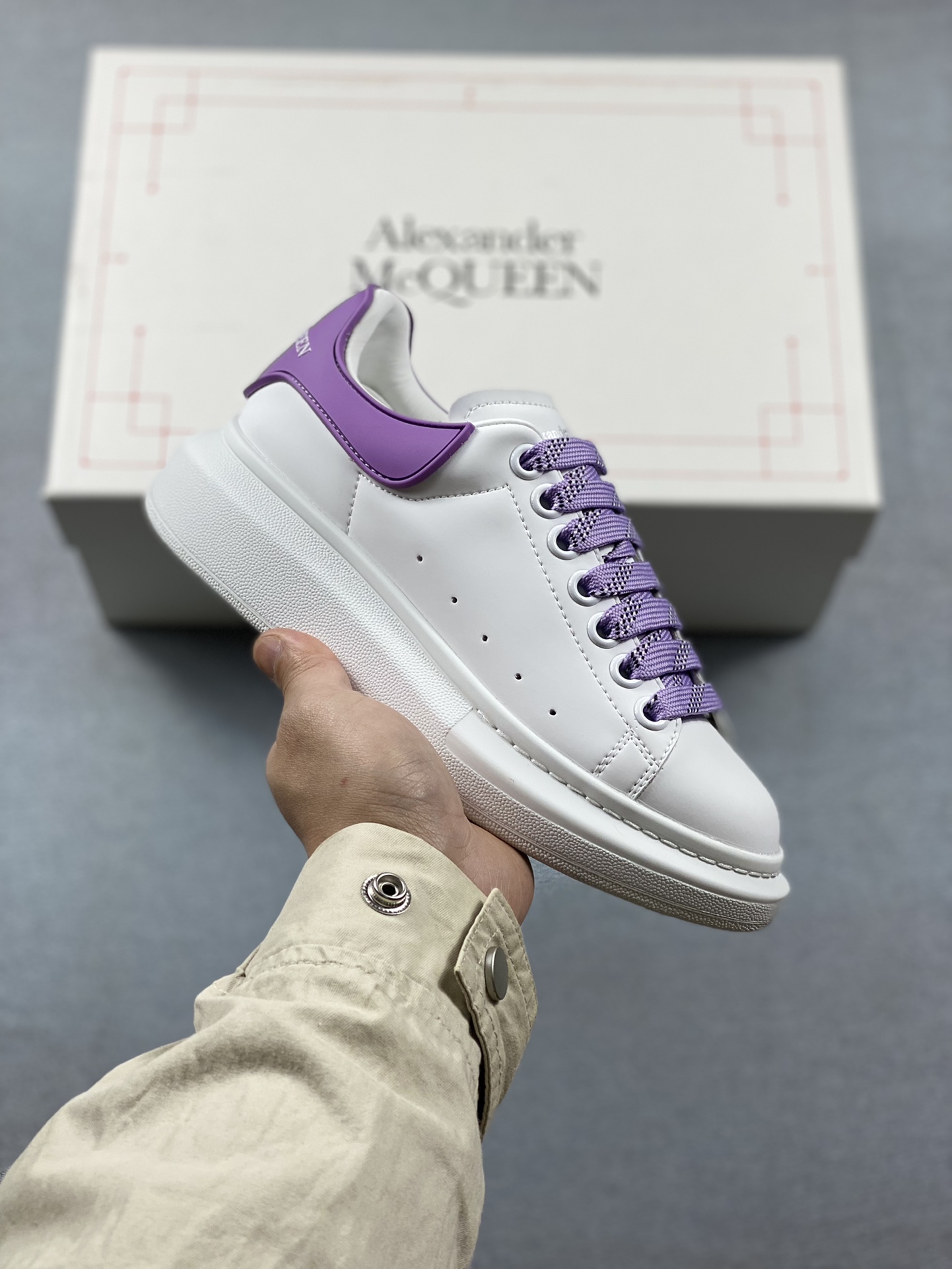 Italian high-end luxury brand Alexander McQueen Alexander McQueen Sole Leather Sneakers low-top fashion thick-soled casual sports white shoes