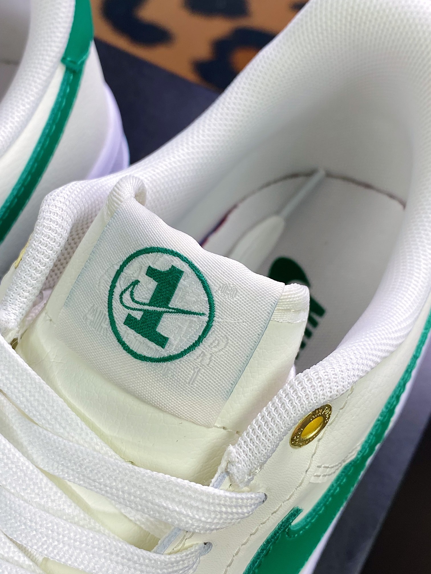 200  Air Force 1 Low”空军一号低帮经典百搭休闲运动板鞋“米白绿双勾金扣”DQ7582-101