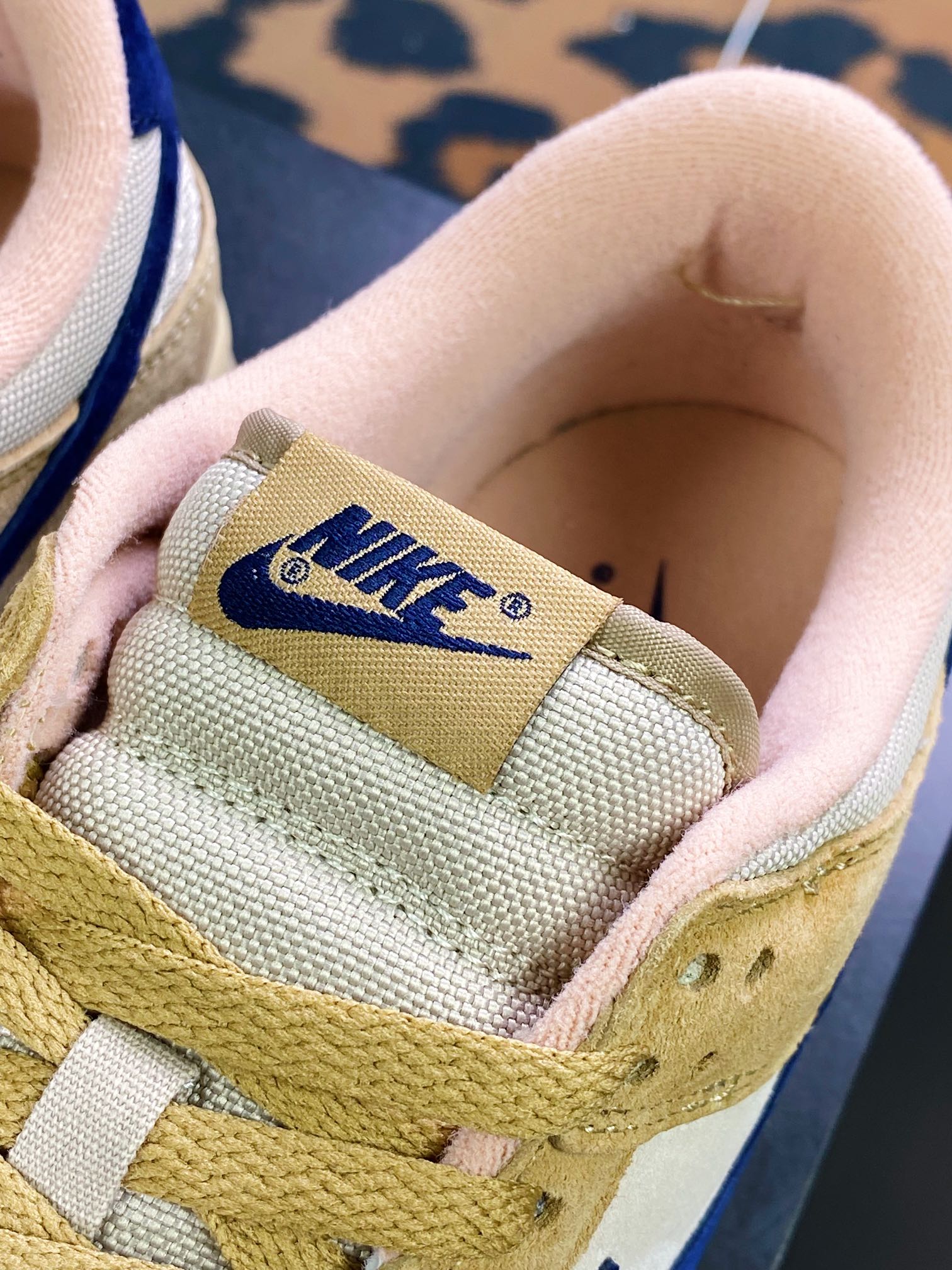 280 SB Dunk Low Cl”Jordan Pack”扣篮系列低帮休闲运动滑板板鞋“翻毛棕米白蓝勾”304714-741