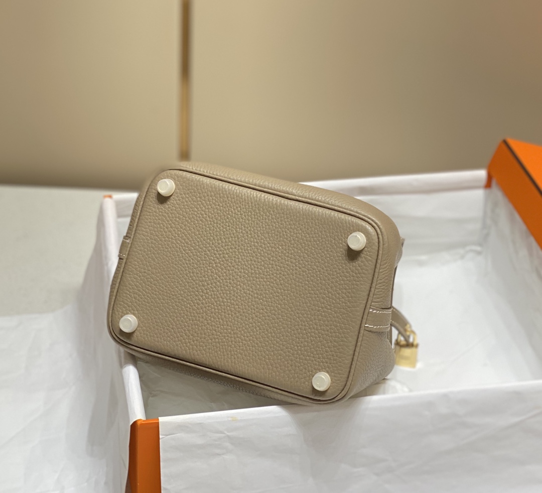 Hermès Picotin Lock 18 Bag: Casual Elegance in Dove Gray, Premium Leather 4 i1665202103 1956 2