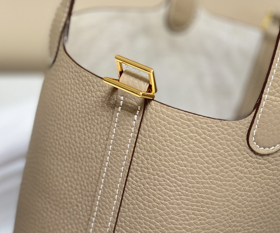 Hermès Picotin Lock 18 Bag: Casual Elegance in Dove Gray, Premium Leather 8 i1665202103 2568 6