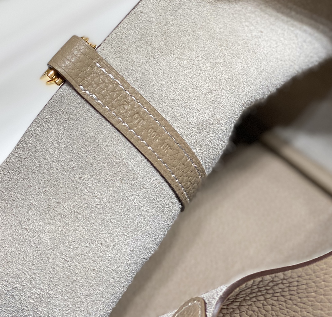 Hermès Picotin Lock 18 Bag: Casual Elegance in Dove Gray, Premium Leather 7 i1665202103 4561 5