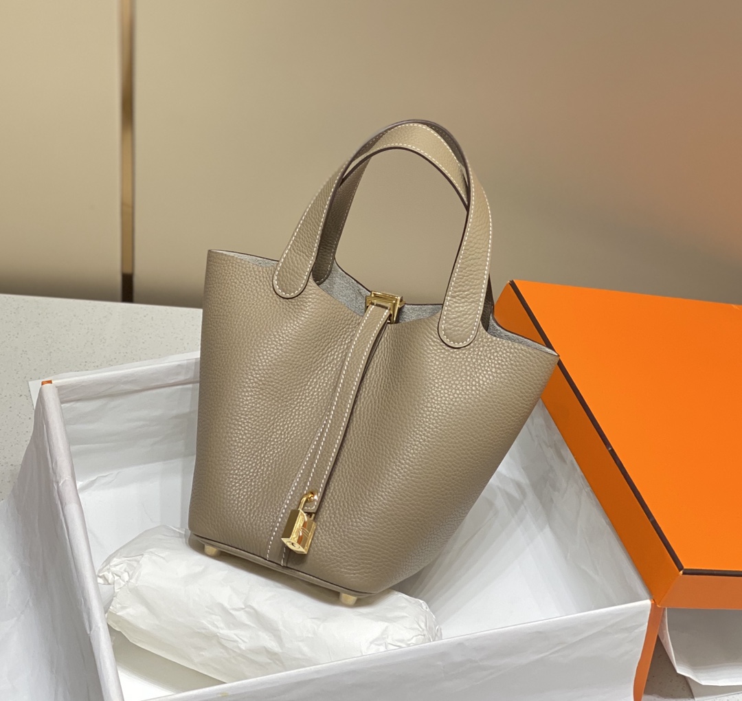 Hermès Picotin Lock 18 Bag: Casual Elegance in Dove Gray, Premium Leather 2 i1665202103 4771 0