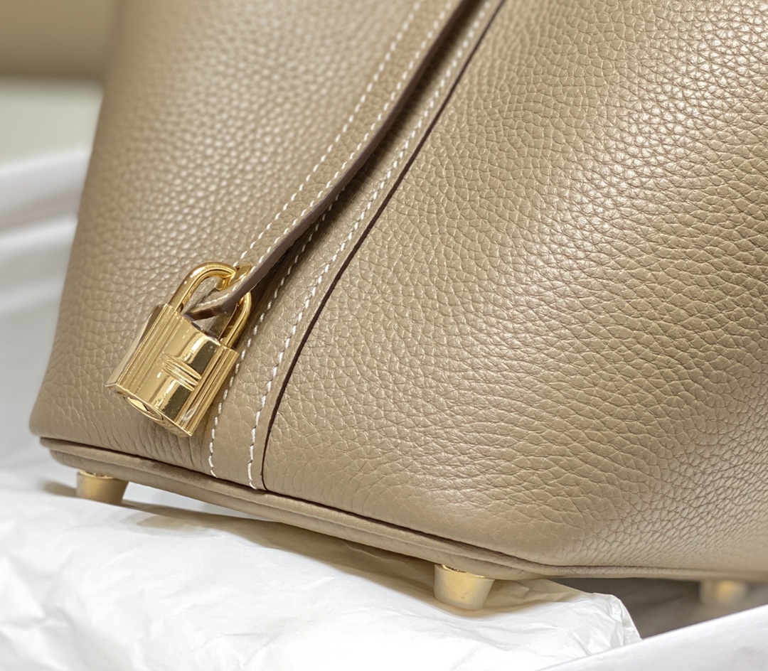 Hermès Picotin Lock 18 Bag: Casual Elegance in Dove Gray, Premium Leather 6 i1665202103 6846 4