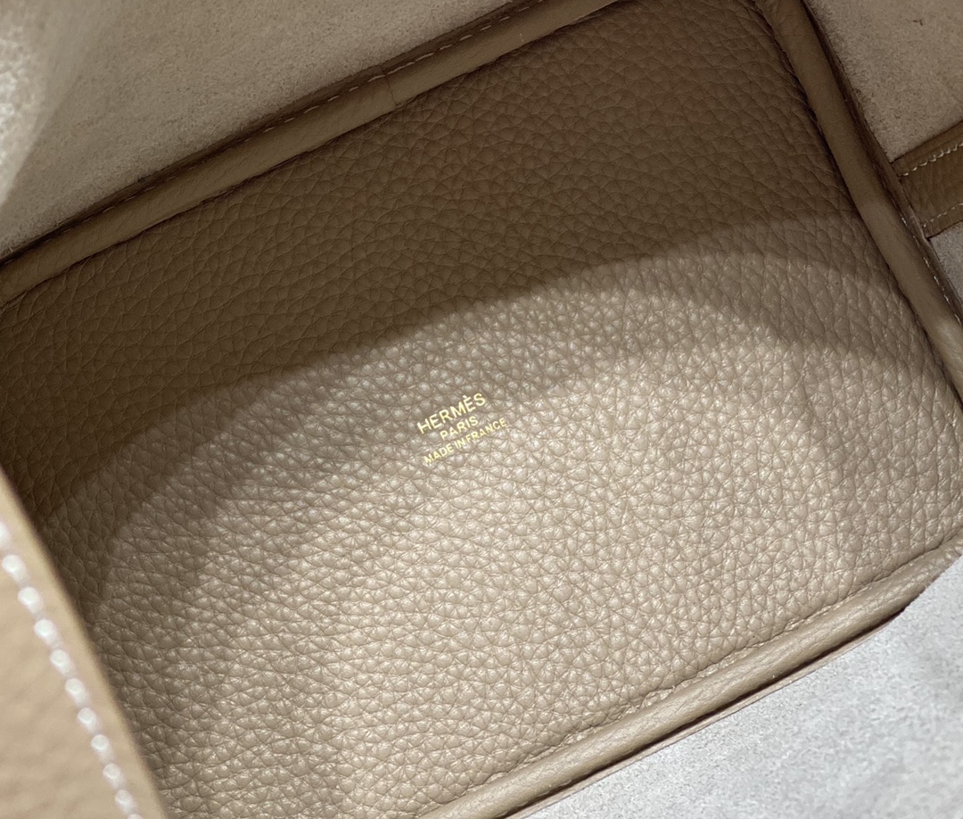 Hermès Picotin Lock 18 Bag: Casual Elegance in Dove Gray, Premium Leather 9 i1665202103 8112 7