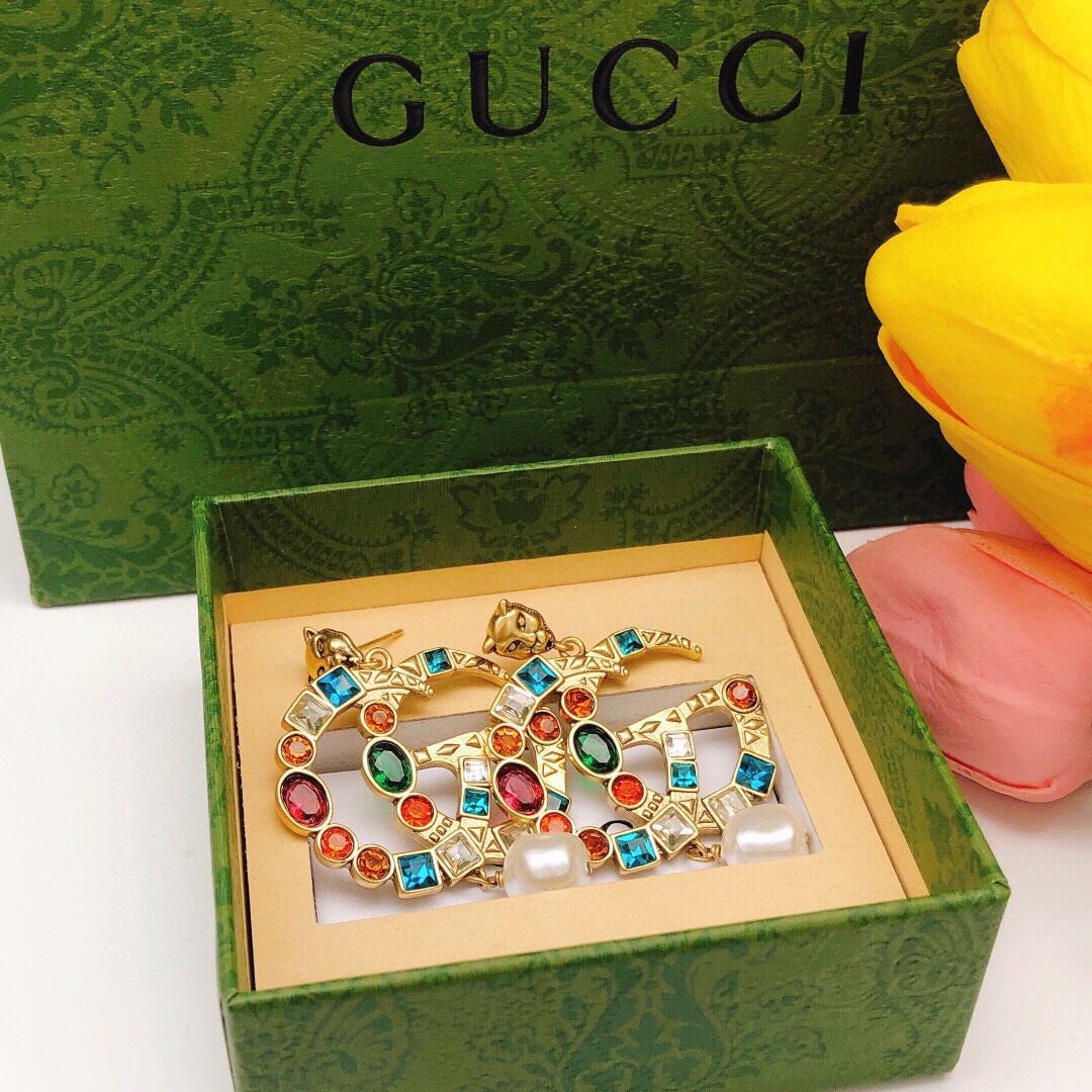 编号GED0130
Gucci古驰新款彩钻流苏耳钉 超级漂亮的一款 闪闪水钻和做旧的古金✨