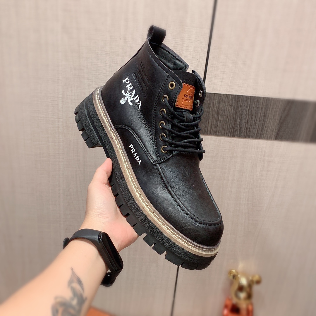 J0 高帮 Prada 普拉达 最新爆款休闲鞋,顶端品牌奢侈～代购,顶级～质量.专柜同卖产品鞋面選用进口透气材质透气内里精细做工.原版个性时尚柔软橡膠耐磨防滑大底,上脚轻巧舒适,实物拍摄實物更好看,002码: 39-44.黑色