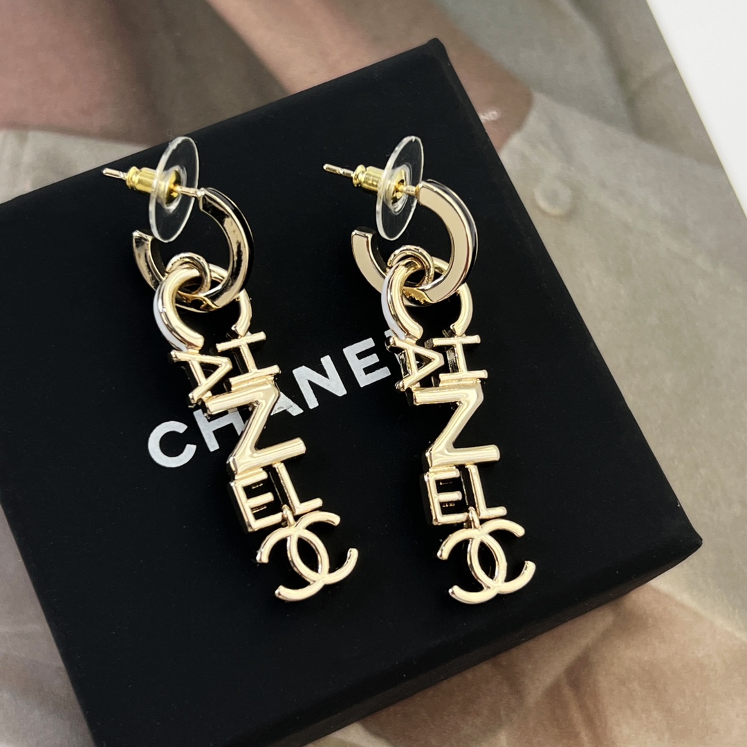 新款☑️CHANEL香奈儿金色双c字母耳钉耳环