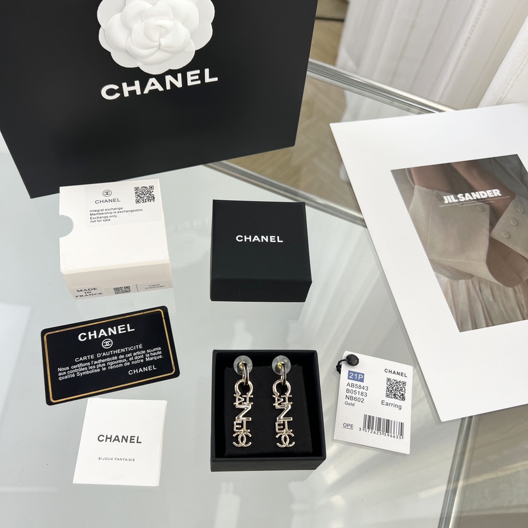 新款☑️CHANEL香奈儿金色双c字母耳钉耳环