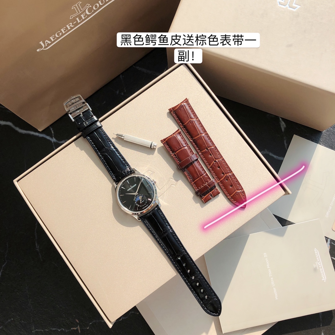 NO:143171,Jaeger-LeCoultre Moon Phase Master Series, the most cost-effective male watch Jaeger-LeCoultre Master arrives!  The new model takes you to observe the changes of the moon phase disc. (the case diameter is 39mm and the thickness is 9.9mm) synchronizes with the original. The sub-disk at six o'clock has a double period display of the solar lunar calendar (moon phase) and the moon phase turns one round per month, and the function is the same as the original product. [Moon phase disc] 3D metal moon phase [Movement] The original replica Cal.925/1 integrated movement, and the function is 100% synchronized with the original self-produced movement. Don't forget your original intention. Each movement has undergone a series of strict tests and screening before it!  The appearance is the same as the original version. When you look at the watch face from the side, you will find a slight curve. In order to achieve this effect, it takes time and effort to adjust the mold many times to ensure that the charm and feeling can be comparable to the original. Jaeger-LeCoultre’s ultra-thin master meets all your beautiful feelings, is extremely simple, achieves classic, clean and elegant, and is the first choice for business!  ,jaeger-lecoultre19860909积家月相大师系列 ,最具有性价比的男表积家大师到货！新款带你观察月相盘的变化.（表壳直径39mm,厚度9.9mm）与原装同步.六点钟的子盘拥有阳历阴历（月相）双期显示,月相一月转一圈,功能同正品一致,【月相盘】3D金属月相【机芯】原装复刻Cal.925/1一体机芯,功能百分百同步原装自产机芯,不忘初心,每一只机芯前都经过一系列严格测试筛选！外观也是一样跟足原版,从侧面观察腕表盘面发现有微微的弧度,为了达到这一效果,耗时费力多次调整模具,确保神韵和感觉能与原装相媲美.积家超薄大师,满足您的一切美好情怀,极致简约,成就经典,干净素雅,商务首选！,,jaeger-lecoultre,Watch