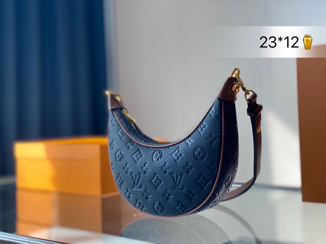 J5  Louis Vuitton 路易威登 LV 月牙包/豌豆包 复刻的中古款豌豆包，个人觉得会更精致一点，特别是上身效果很绝看看小小一只，但是容量很司，日常所需都能装下~多种背法，手提斜挎单肩都白|v|v豌豆包 23*12