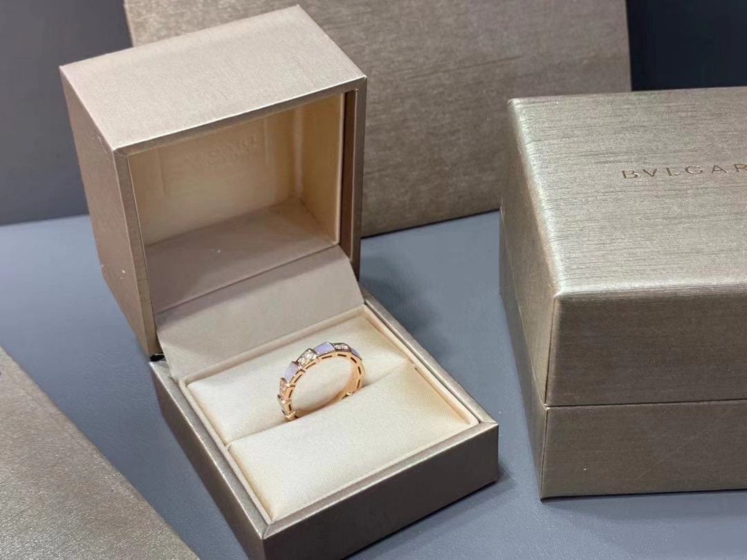 Bvlgari 宝格丽白贝间钻蛇戒精工好钻 质感超赞哇