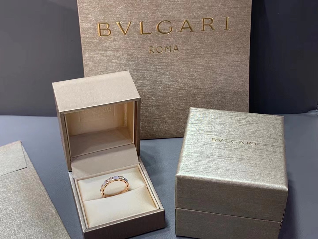 Bvlgari 宝格丽白贝间钻蛇戒精工好钻 质感超赞哇