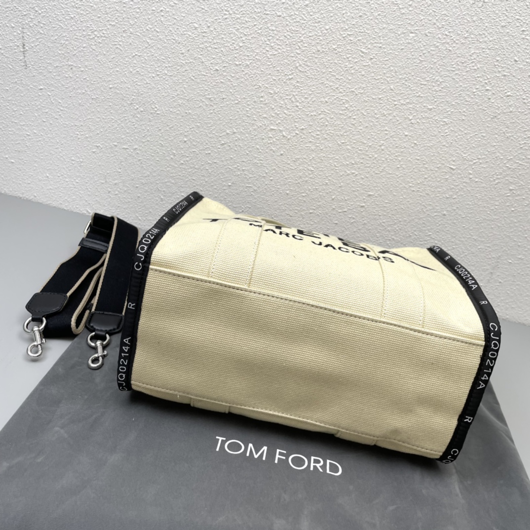 Marc Jacobs The Traveler Small Tote Bag, Canvas with Zip Closure 8 i1665243495 3115 6