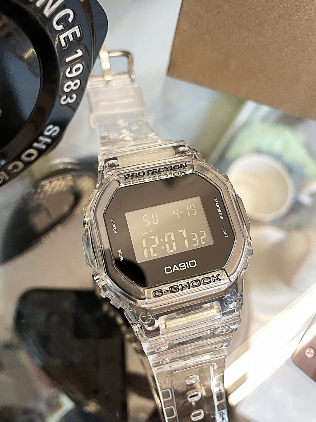 Casio G-SHOCK Ice 2.0 Series: Classic Square DW-5600 in White Resin Watch - 图片 3