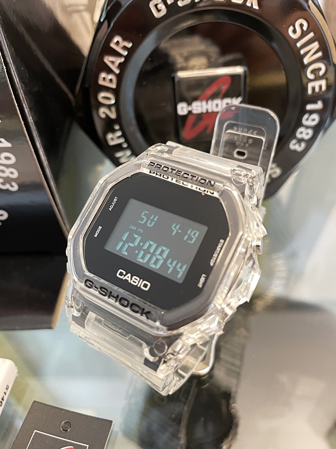 Casio G-SHOCK Ice 2.0 Series: Classic Square DW-5600 in White Resin Watch - 图片 4