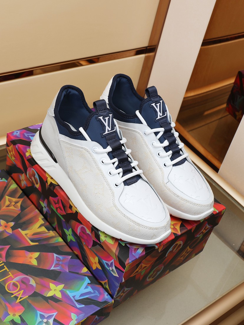 I5  Louis Vuitton 最新爆款男士休闲鞋 此款由原版透气飞织布 实物超闪 时尚百搭 鞋头楦型挺而饱满,鞋底LV原厂开模随意进出专柜 上脚轻便舒适~纯手工制作,细节决定品质Size:38-44