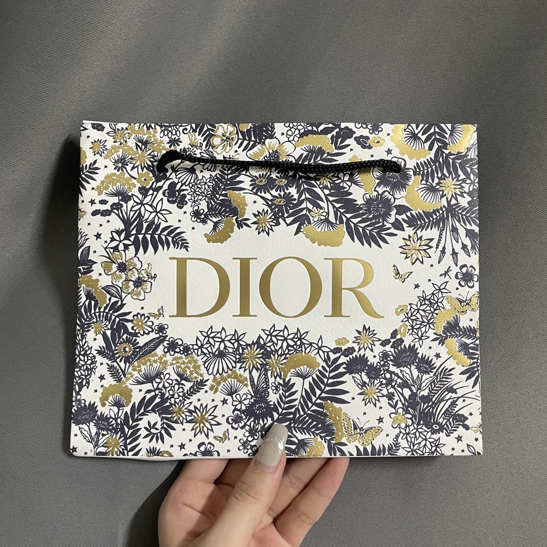Dior 3-Piece Lipstick Set - Velvet 999, Velvet 720, Satin 312 6 i1665260629 1910 5