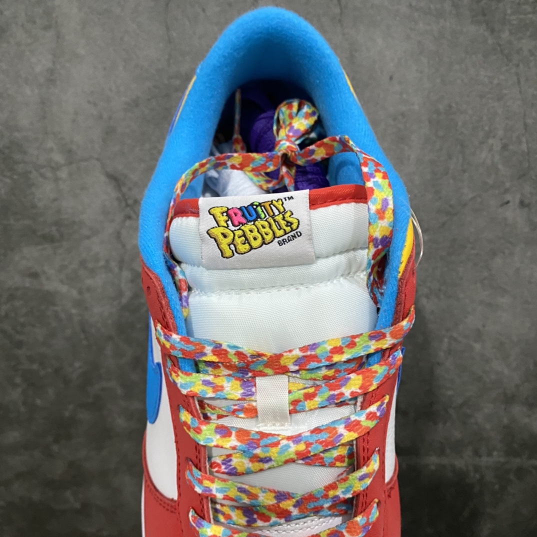 图片[8]-LeBron James x Nike Dunk Low 水果麦片低帮运动休闲板鞋。 鞋身选用红、白、蓝、黄等醒目颜色进行搭配，在鞋舌与鞋垫上分别出现 Fruity Pebbles 文字与满印图案，点明主题。之后，在后跟拼接皮革位置还出现 James 标志性的符号，最后搭配半透明水晶外底完成整体设计。除了一副水果麦片鞋带外，另外还有一白一紫两副鞋带提供多种穿搭选择，凸显 James 所效力的洛杉矶湖人队 货号： DH8009-600 尺码：36 36.5 37.5 38 39 40 40.5 41 42 42.5 43 44 45 46 47.5-选品中心