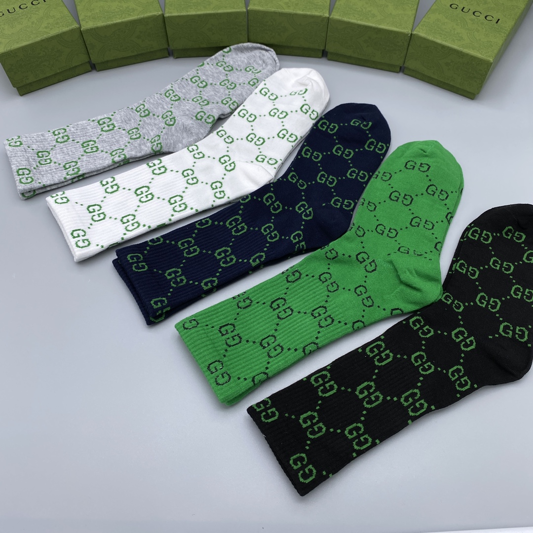 💛配专柜包装
GUCCI（古驰）新款中长款堆堆袜袜子！一盒五双，专柜同步筒袜袜子，💛大牌出街，潮人必备。