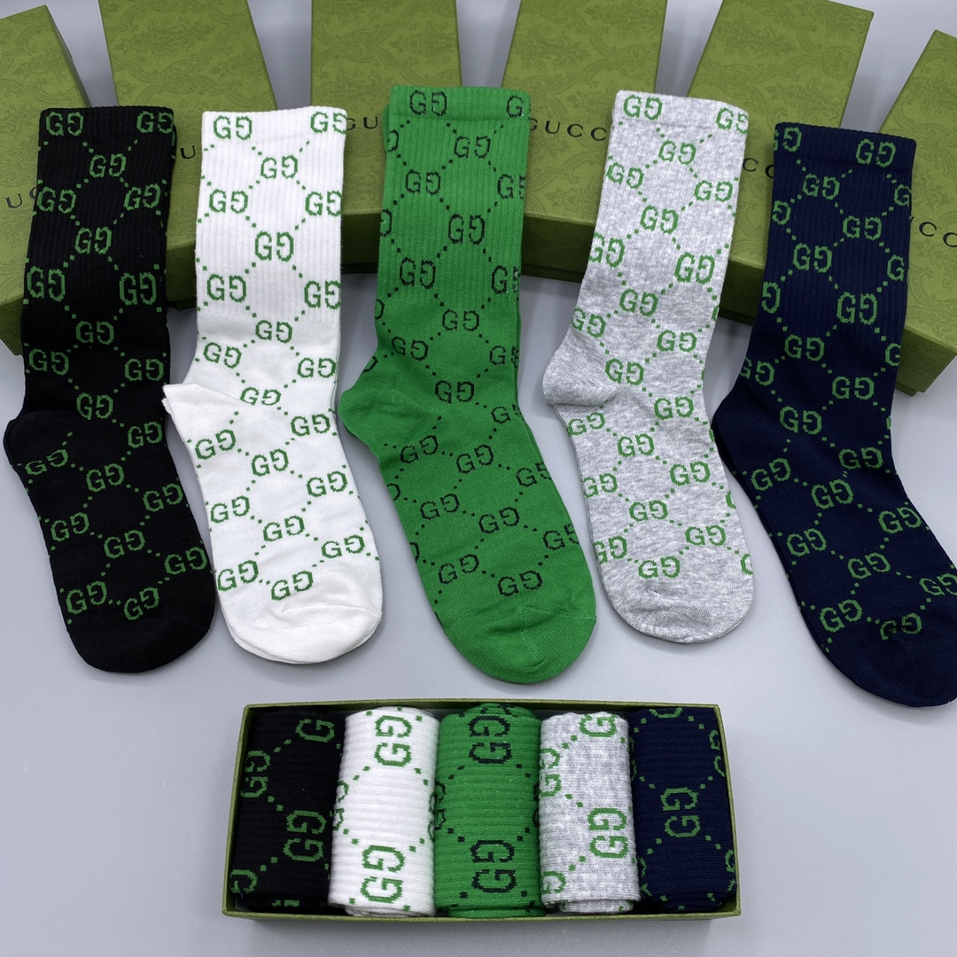 💛配专柜包装
GUCCI（古驰）新款中长款堆堆袜袜子！一盒五双，专柜同步筒袜袜子，💛大牌出街，潮人必备。