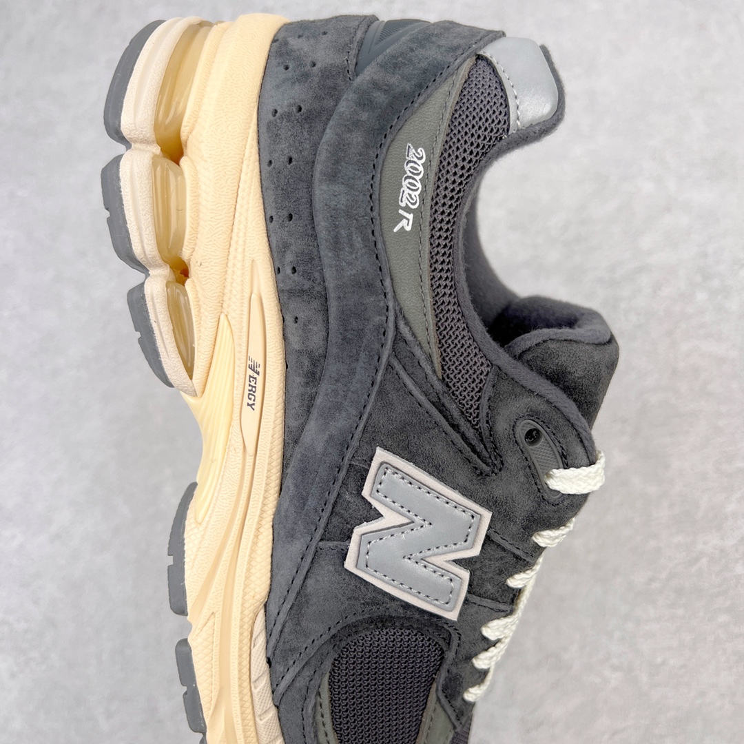 图片[6]-💰240 ＃M纯原 新百伦NB New Balance M2002RHO 灰碳 全套原楦原纸板原厂数据开发 原厂网纱 原装进口翻毛皮料正确绒感卡色 正确中底拉帮中底网布细节 一比一手工擦旧效果 冲裁组合 匠心打造 耗时两个月开发完成 工艺极其复杂难度可想而知 新开独立私模大底 全网唯一正确做旧组合大底 高端零售专供产物 尺码：36 37 37.5 38 38.5 39.5 40 40.5 41.5 42 42.5 43 44 44.5 45 45.5 46.5 47 编码：by3936010-运动鞋