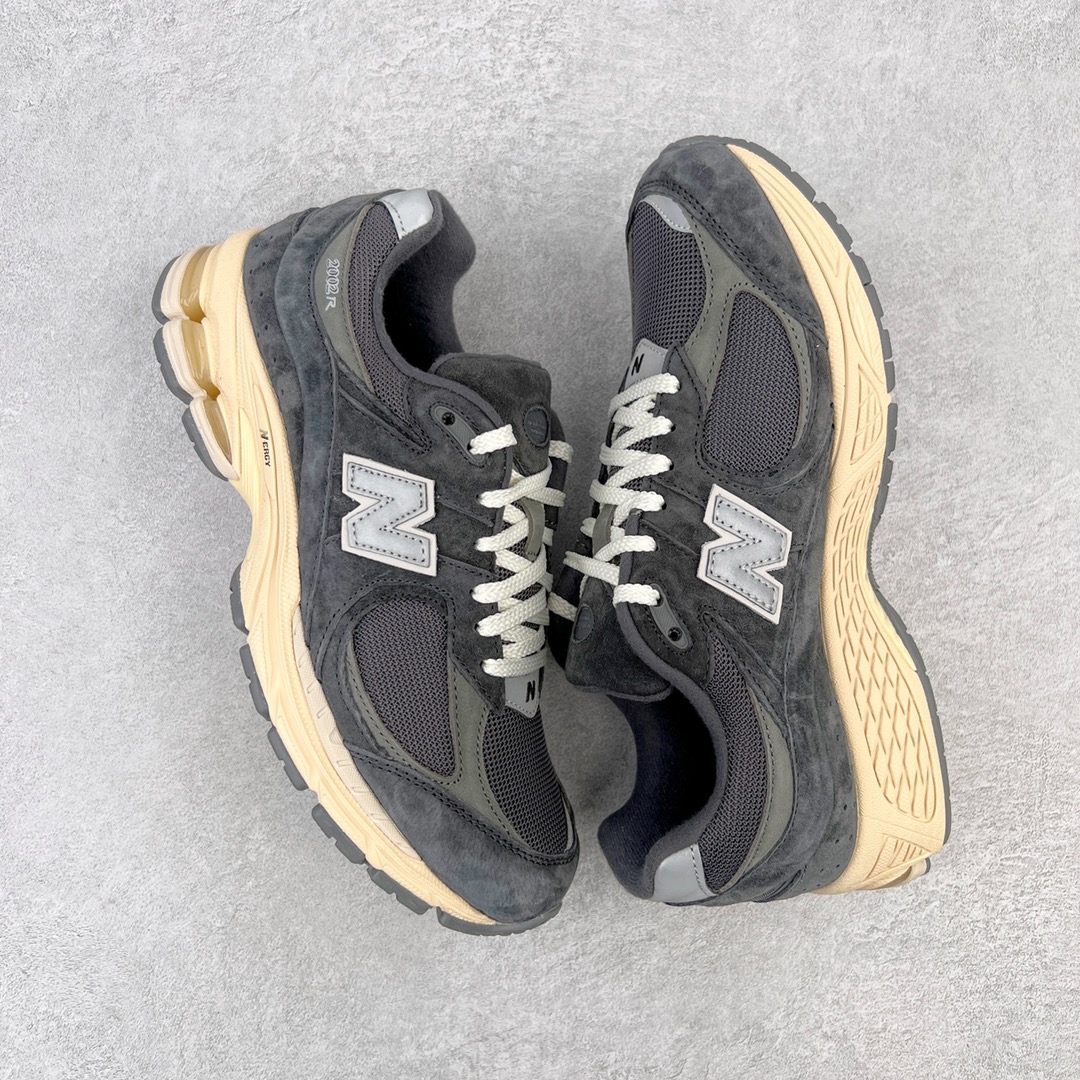 图片[3]-💰240 ＃M纯原 新百伦NB New Balance M2002RHO 灰碳 全套原楦原纸板原厂数据开发 原厂网纱 原装进口翻毛皮料正确绒感卡色 正确中底拉帮中底网布细节 一比一手工擦旧效果 冲裁组合 匠心打造 耗时两个月开发完成 工艺极其复杂难度可想而知 新开独立私模大底 全网唯一正确做旧组合大底 高端零售专供产物 尺码：36 37 37.5 38 38.5 39.5 40 40.5 41.5 42 42.5 43 44 44.5 45 45.5 46.5 47 编码：by3936010-运动鞋