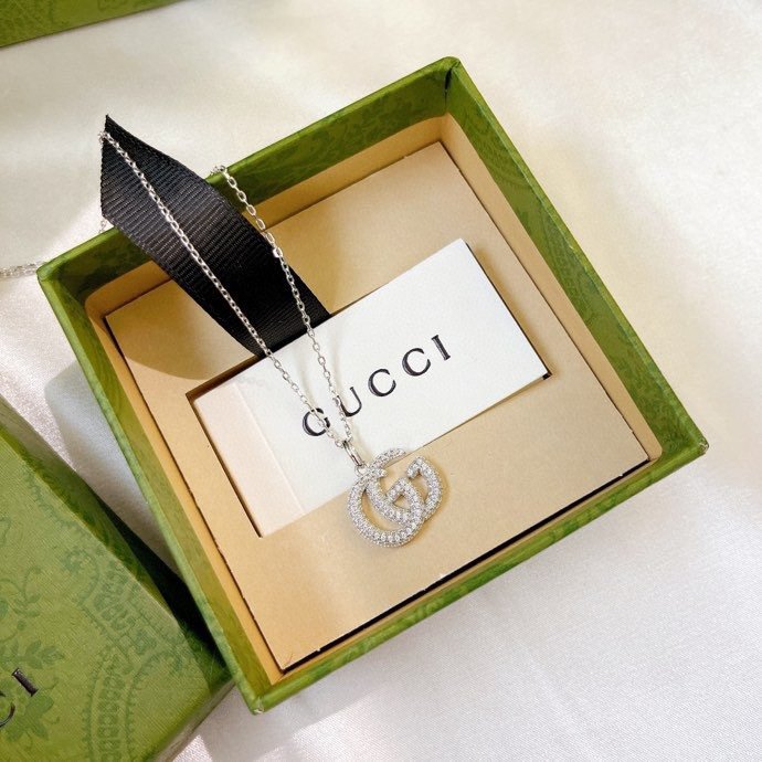 Gucci的逆袭之年GUCCI经典标