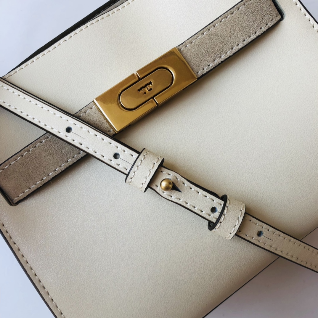 Tory Burch ～编号334mini号TORY