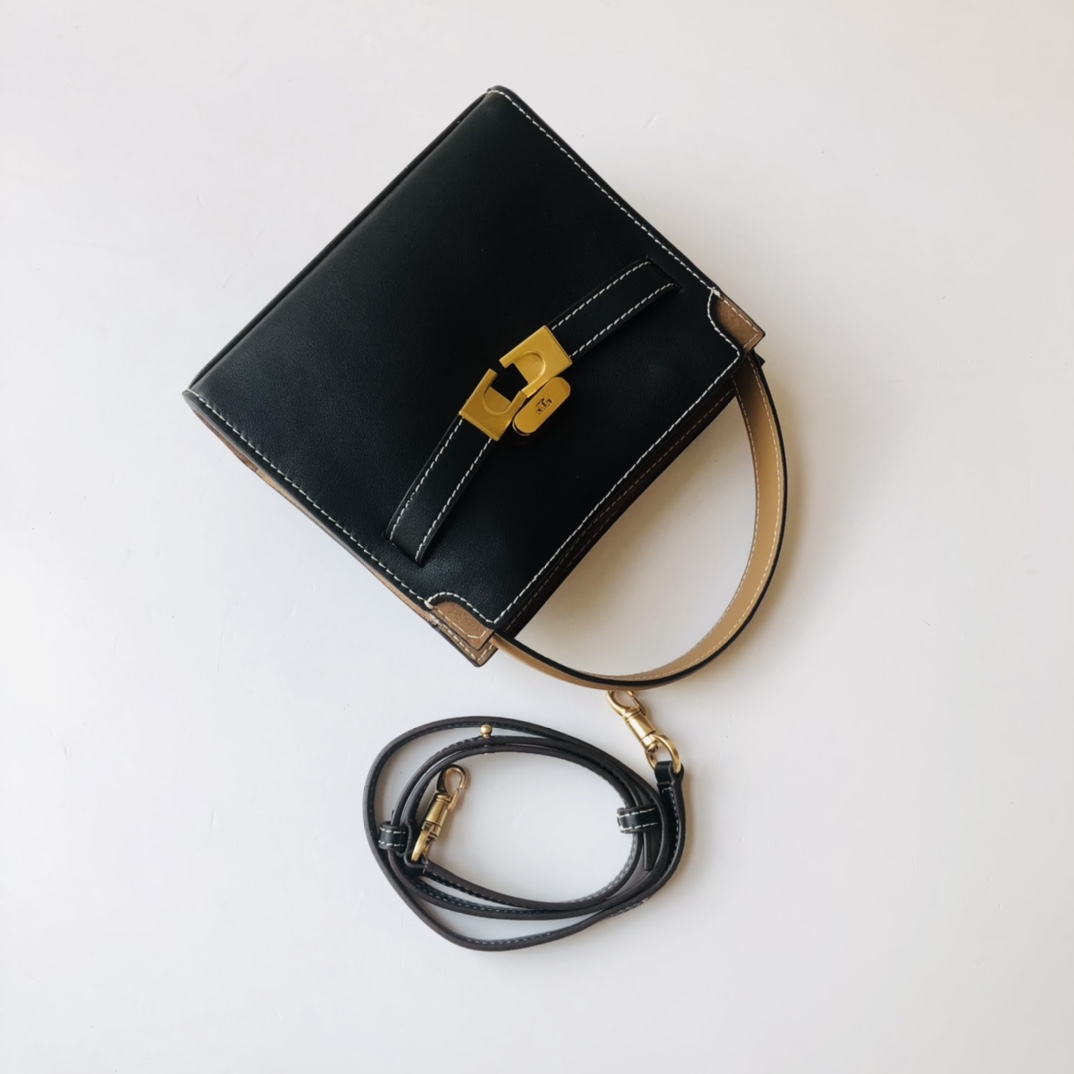 Tory Burch ～编号334mini号 这是黑色