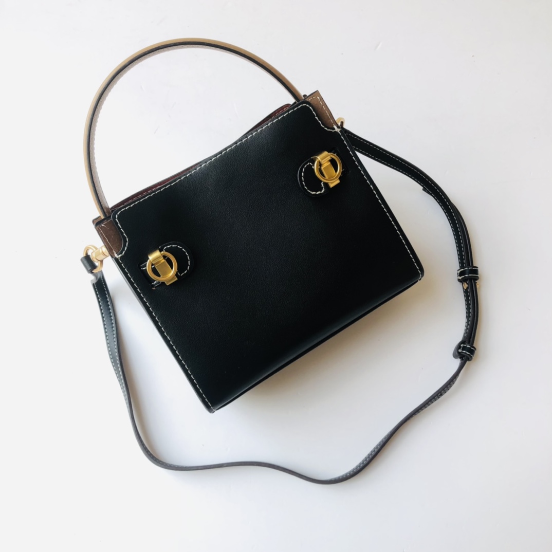 Tory Burch ～编号334mini号 这是黑色