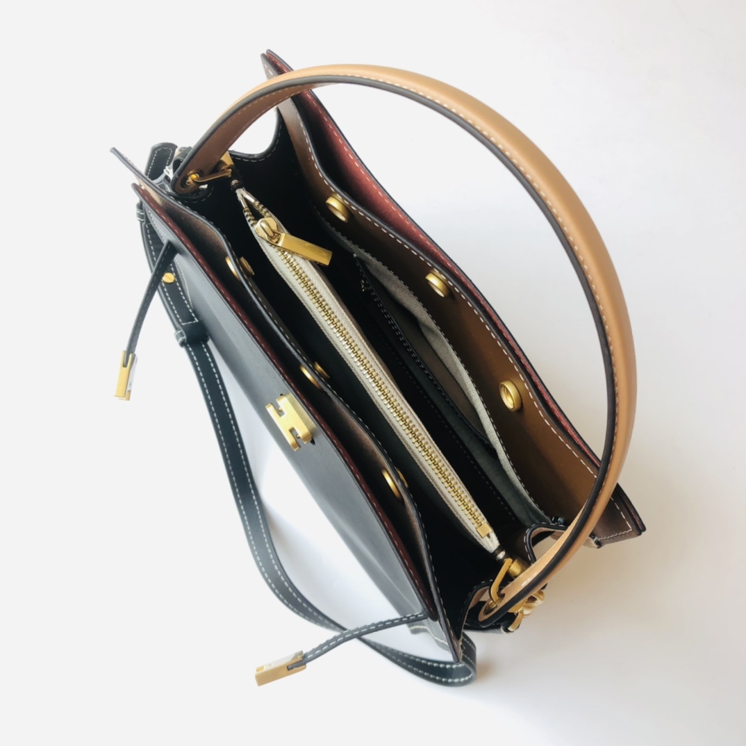 Tory Burch ～334小号 这是黑色 Tory