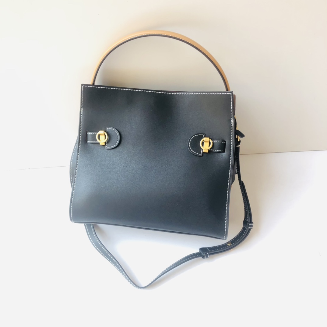 Tory Burch ～334小号 这是黑色 Tory