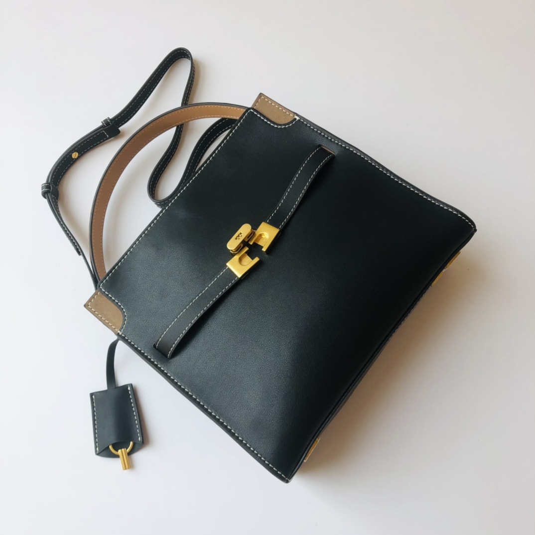Tory Burch ～334小号 这是黑色 Tory