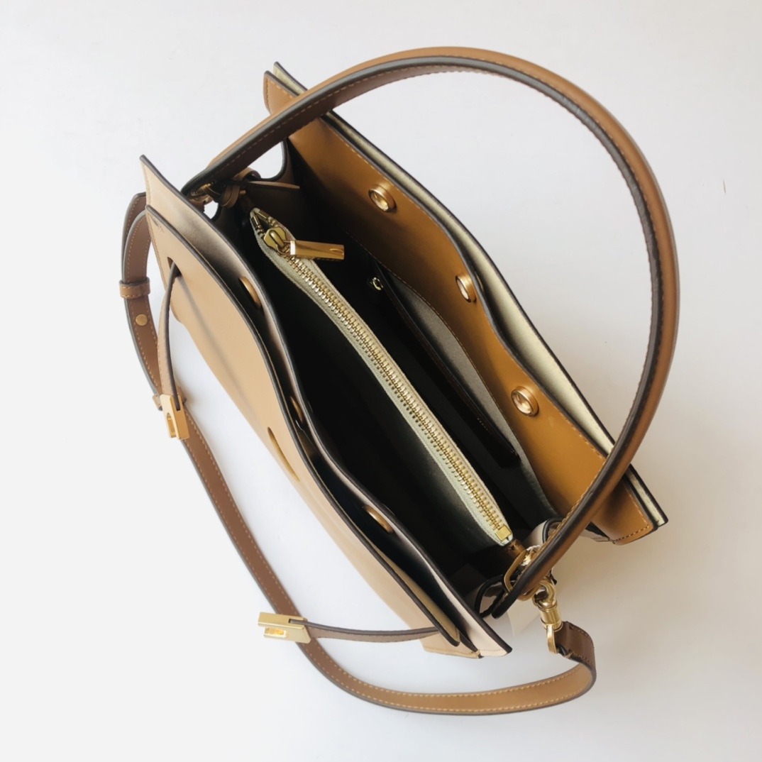 Tory Burch ～334小号 这是棕色 Tory