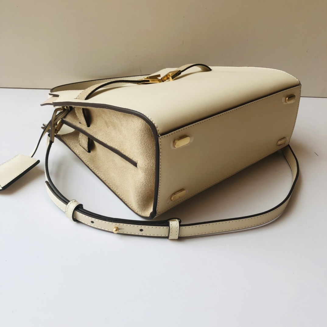 Tory Burch ～334小号 这是白色 Tory