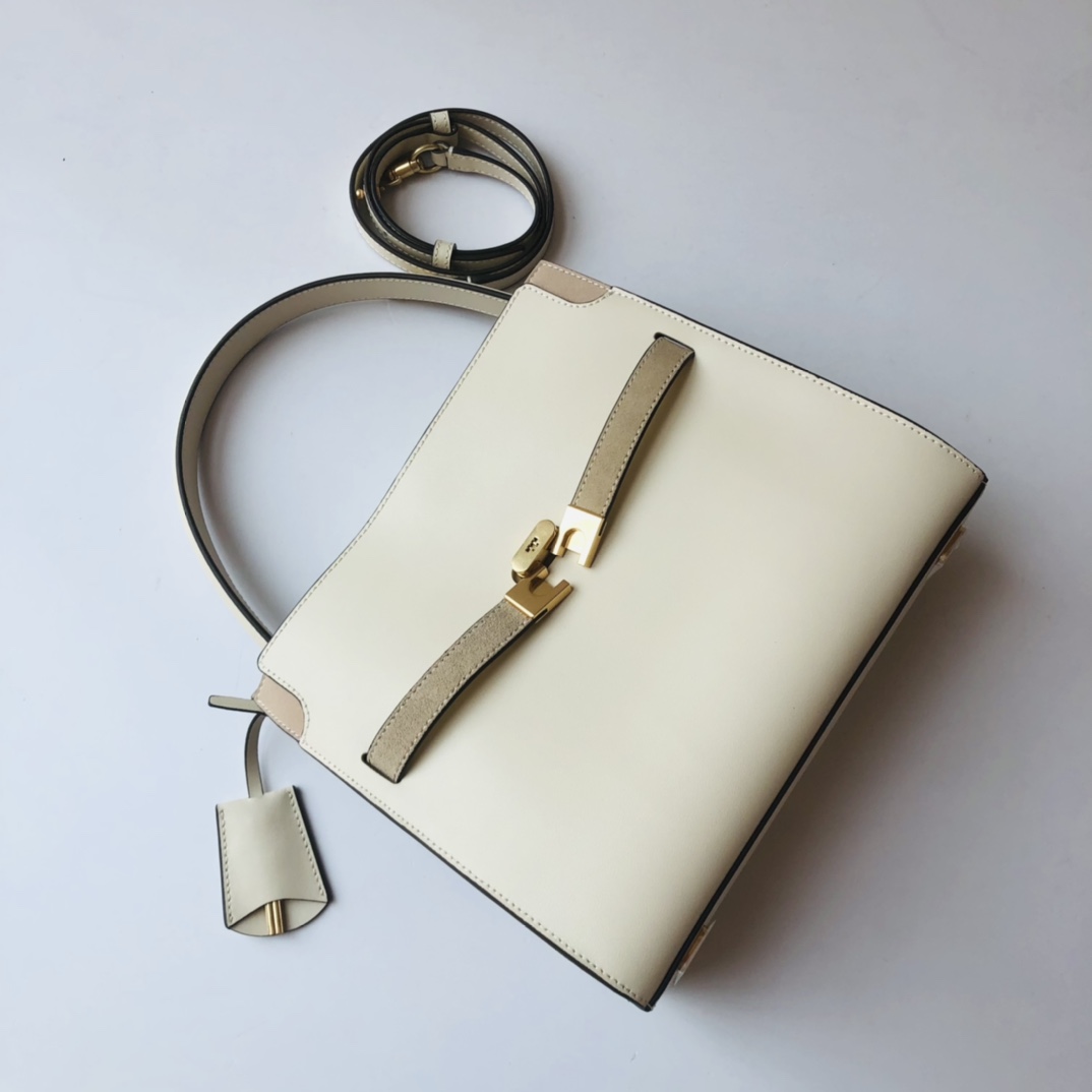 Tory Burch ～334小号 这是白色 Tory