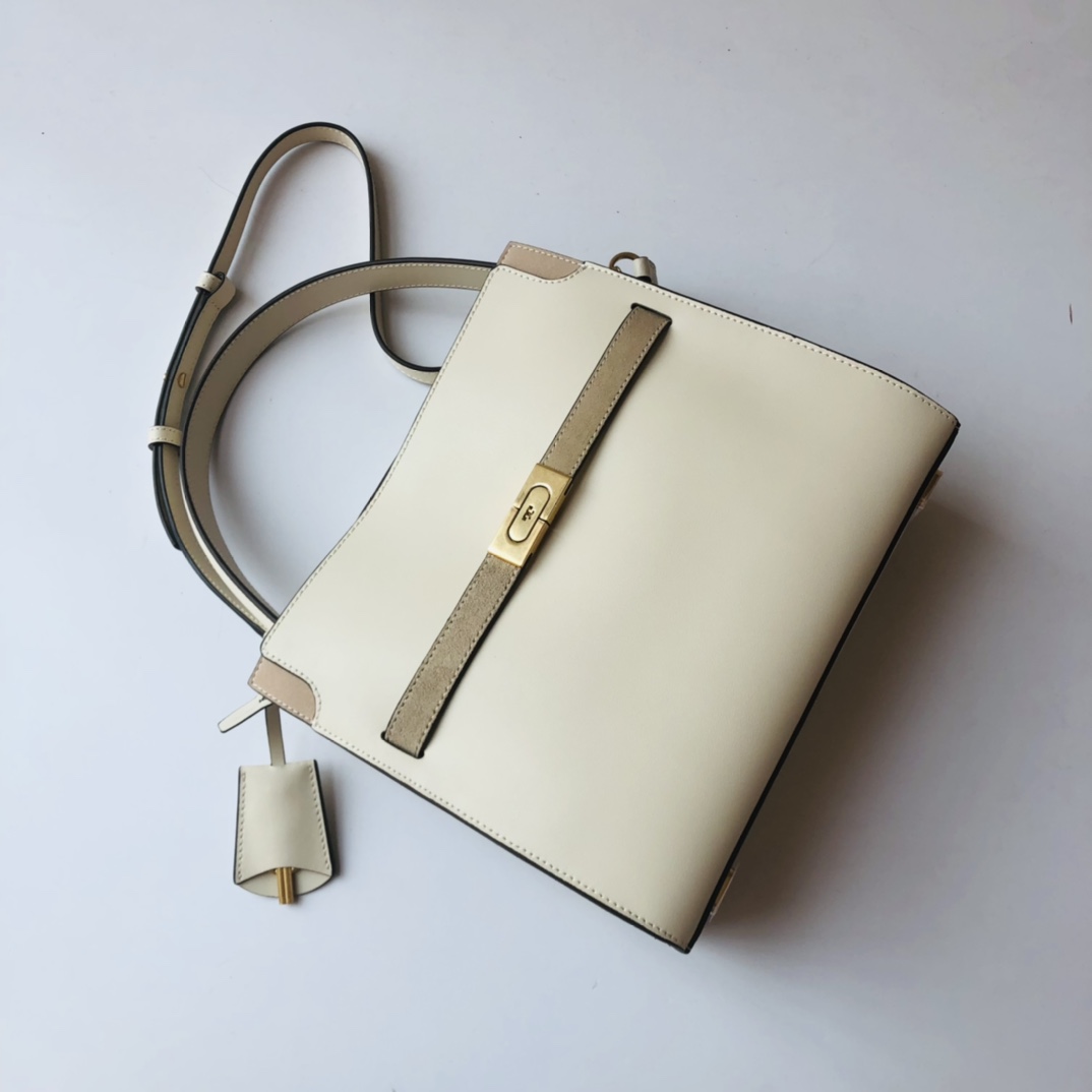 Tory Burch ～334小号 这是白色 Tory