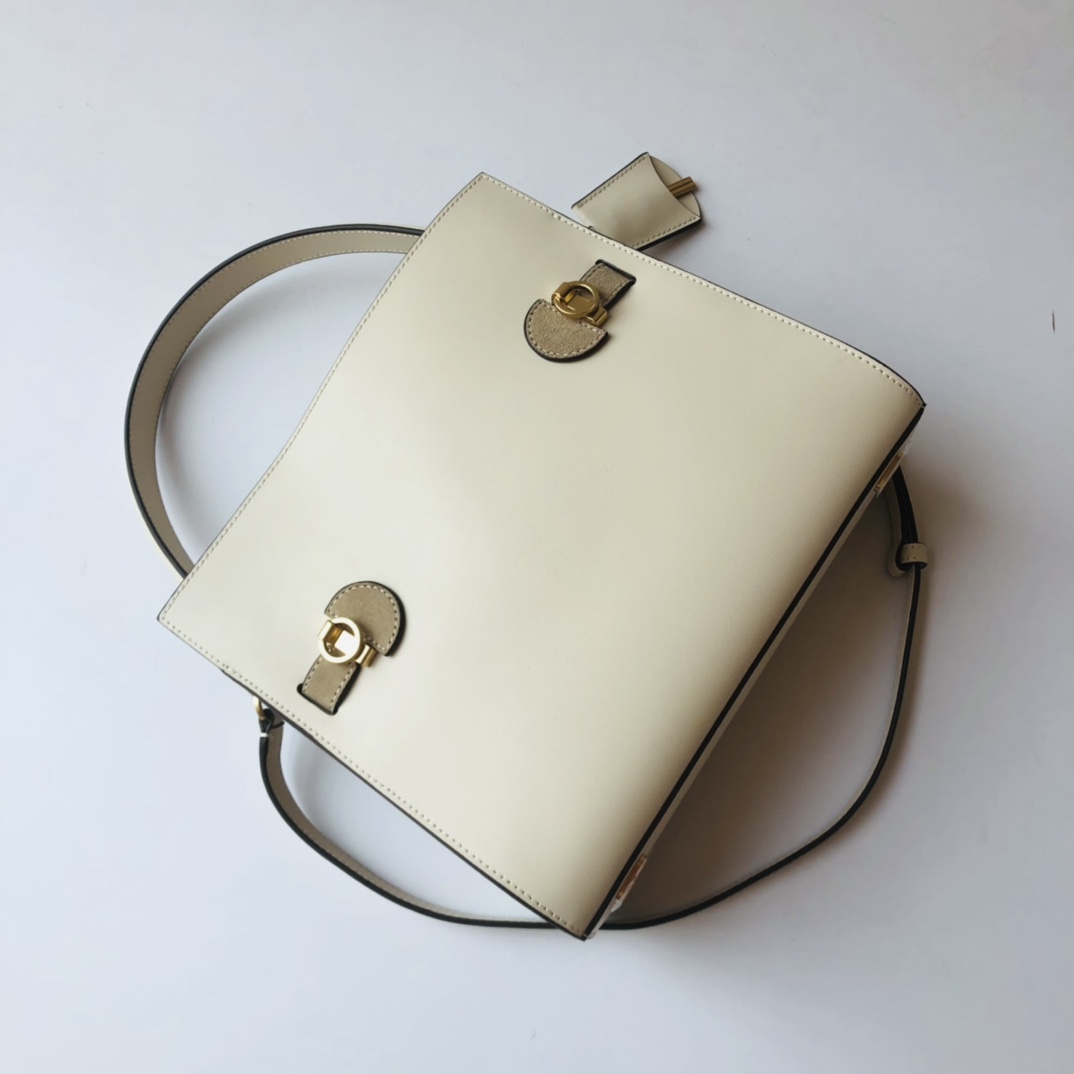 Tory Burch ～334小号 这是白色 Tory