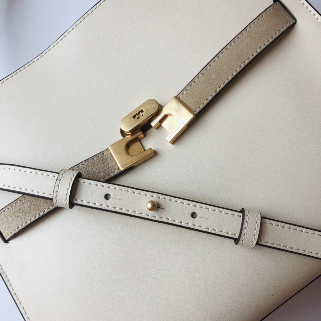 Tory Burch ～334小号 这是白色 Tory
