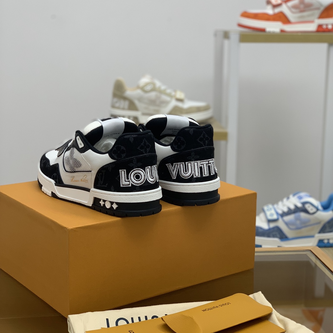 LV/路易威登   采用小牛皮制成男款运动跑鞋