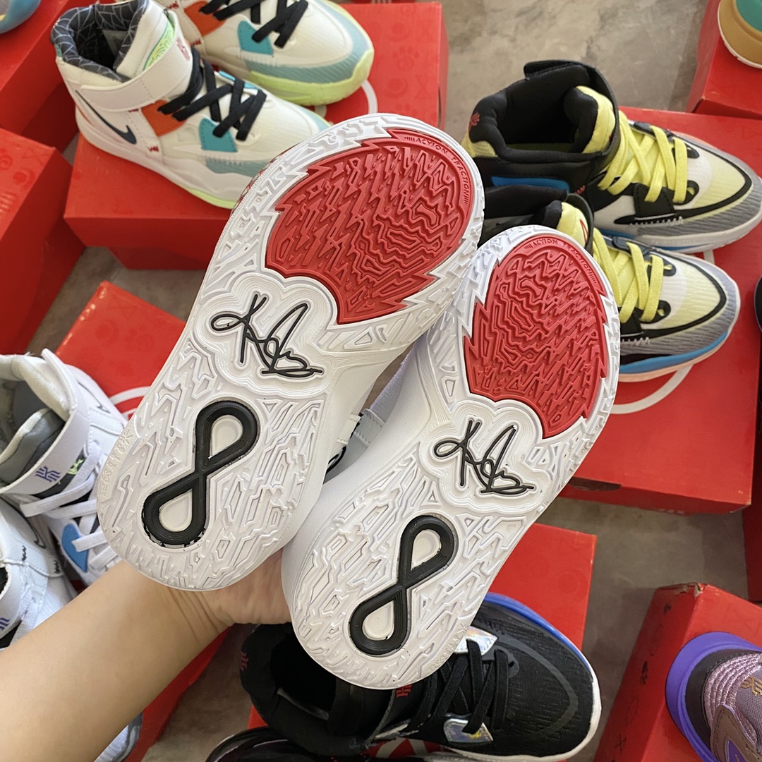 图片[8]-~ 实拍｜配色很干净，很清爽，日常搭配运动风休闲风都可以。很百搭，上脚很舒服，包裹性很好，送给热爱篮球的小朋友礼物，是个不错的选择😝-选品中心