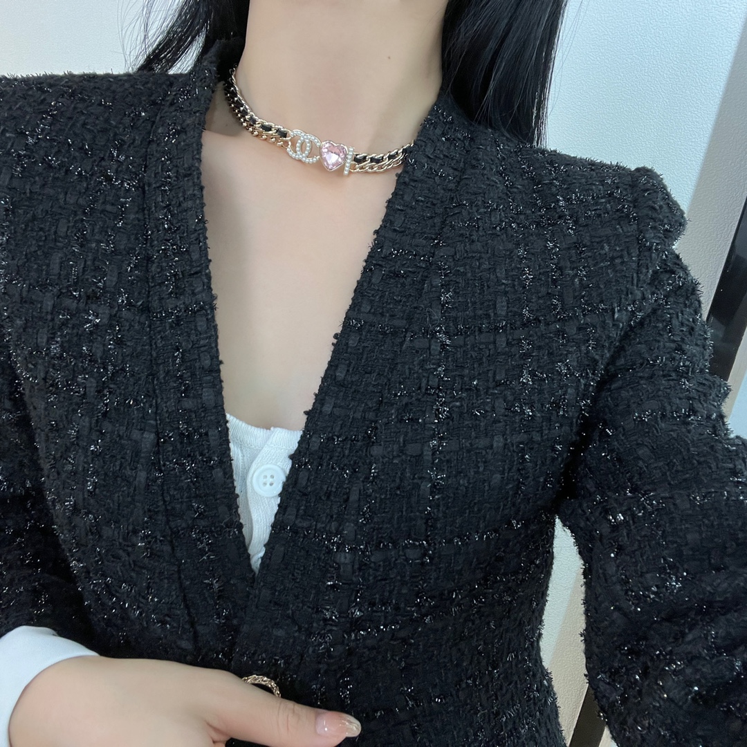 新款☑️CHANEL香奈儿双c爱心黑皮绳项链