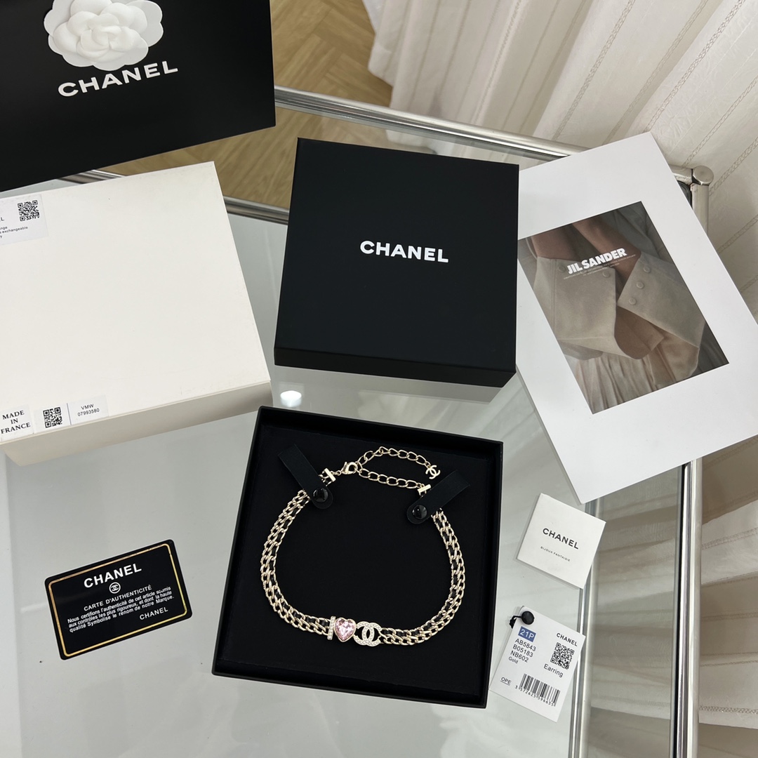 新款☑️CHANEL香奈儿双c爱心黑皮绳项链