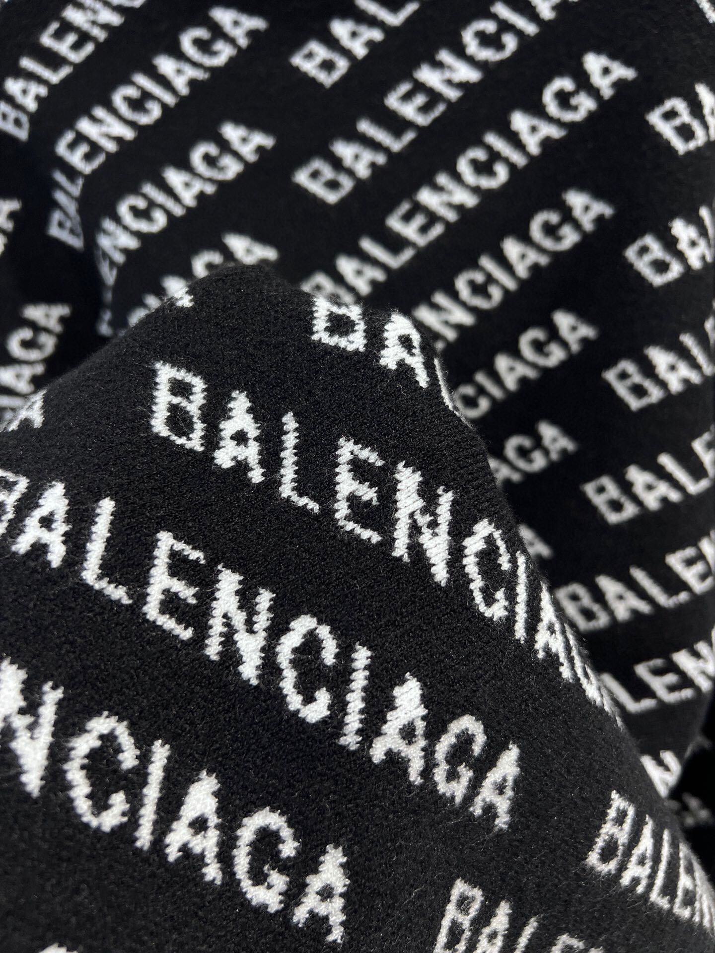 230 Balenciaga巴黎世家弹幕提花针织毛衣