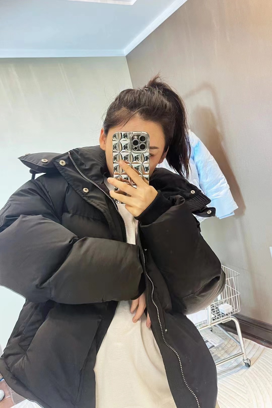 【黑色/男女同款/上身效果】 法式男人为什么永远迷人?来自法国🇫🇷的Ami Paris ,拥有你对浪漫的全部憧憬,主张做“真正的衣服,给真正对的人”。