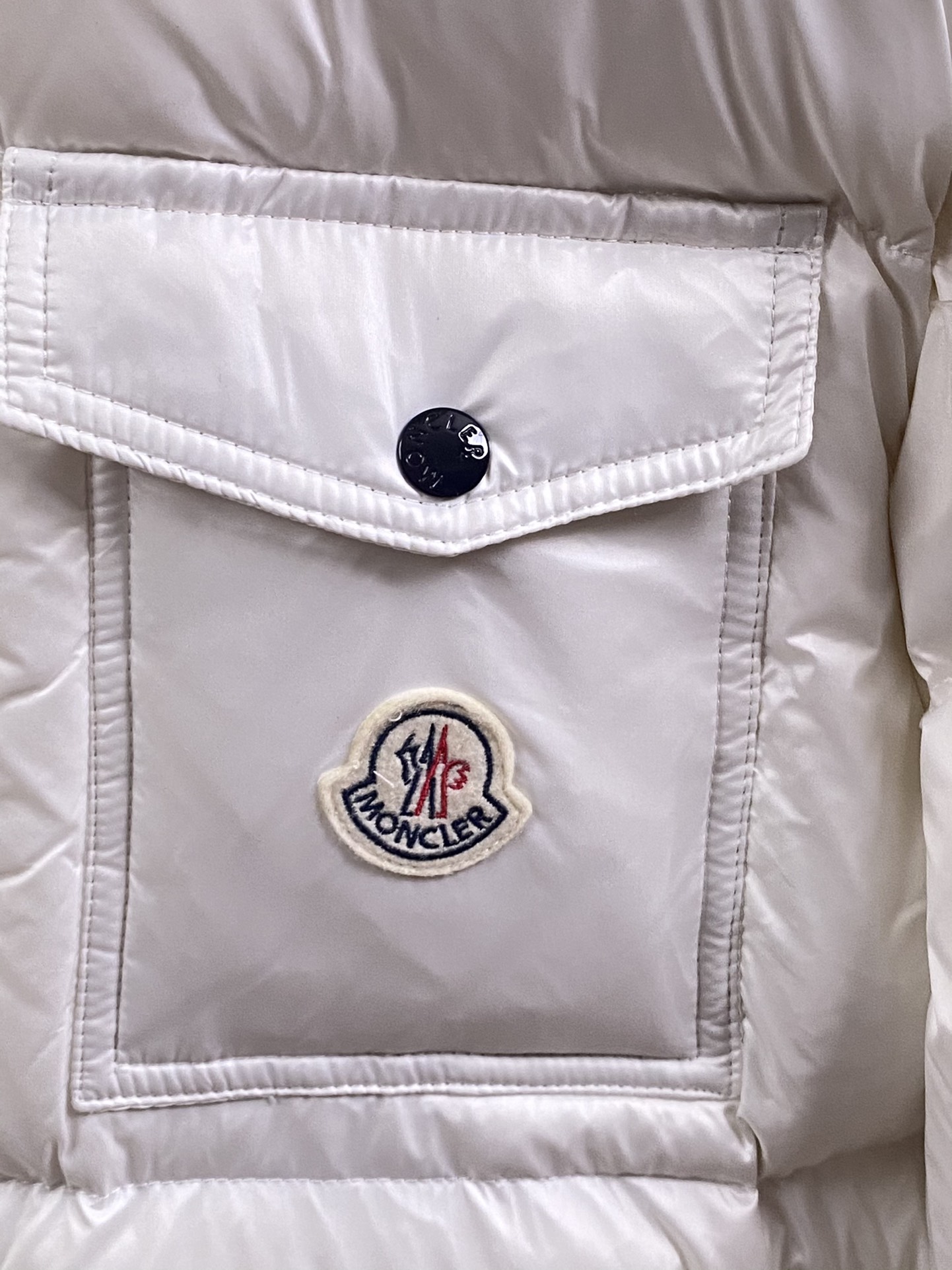 Moncler 蒙口 男款羽绒服 防風手袖付き 保暖性抜群