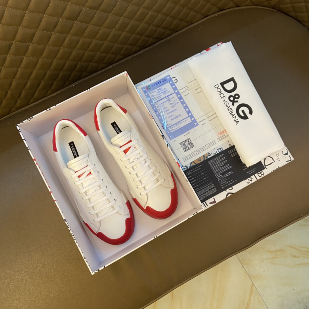 I0 DOLCE&GABBANA 杜嘉班纳 高版本～春夏运动款DG专柜跑步休闲鞋 男士2022专柜同步发售,意大利进口原版品牌精选头层柔软原版材料 拒绝脱色磨脚鞋底：原厂特供原版底,鞋面原单复刻纹路.法国套脚懒人风格设计 DG鞋面纹路 原单品质 超舒服原版底 .实物拍摄实物更赞 适合户外司机驾车完美 高品质板鞋,男鞋码数：38-44 45码 黑色 白色 选